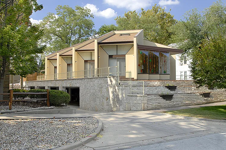 603 S Busey Ave — Photo 1
