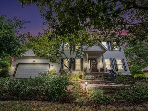 1845 NE Waterfield Ln, Blue Springs, MO 64014