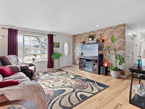 3rd image of 20217 E Grace Ln