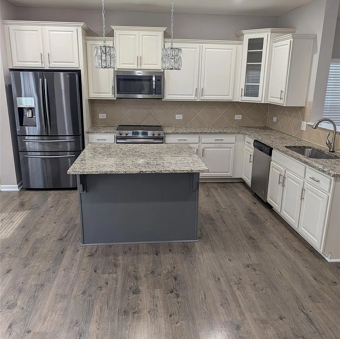 4 bed, 2.5 bath, 2221 sqft, $2,795 — Photo 3