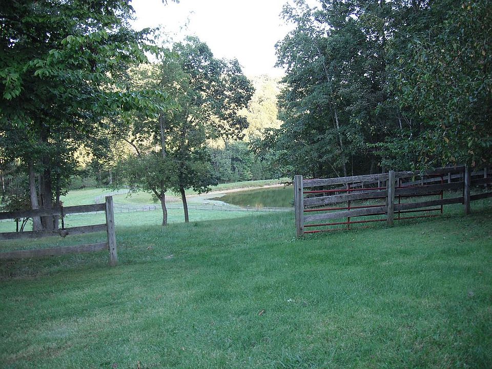 2nd image of 876 Saddlebrook Rd