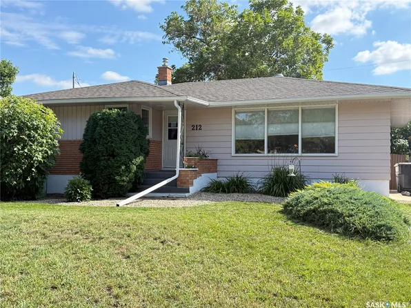 212 Ash Drive, Weyburn, SK S4H 0S2