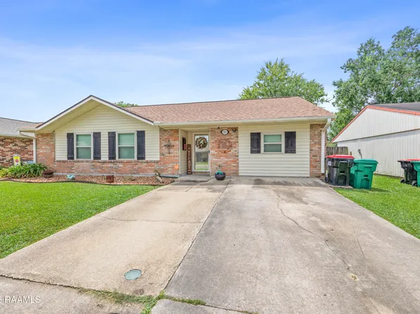 215 Village Ln, Lafayette, LA 70506