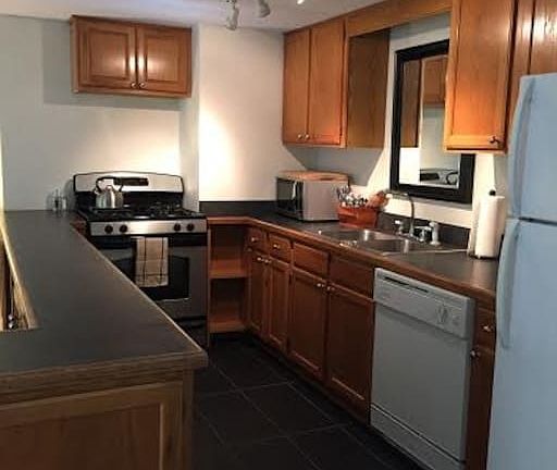 3rd image of 978 N Pollard Ave APT 3
