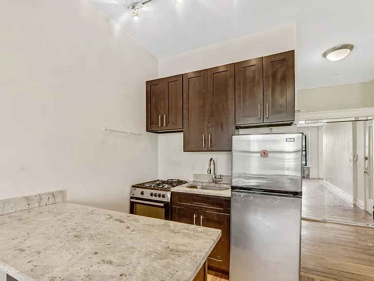 1688 York Ave #4B — Photo 3