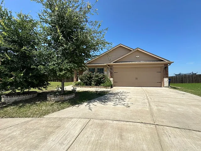 1202 Meadow Wood Ct
