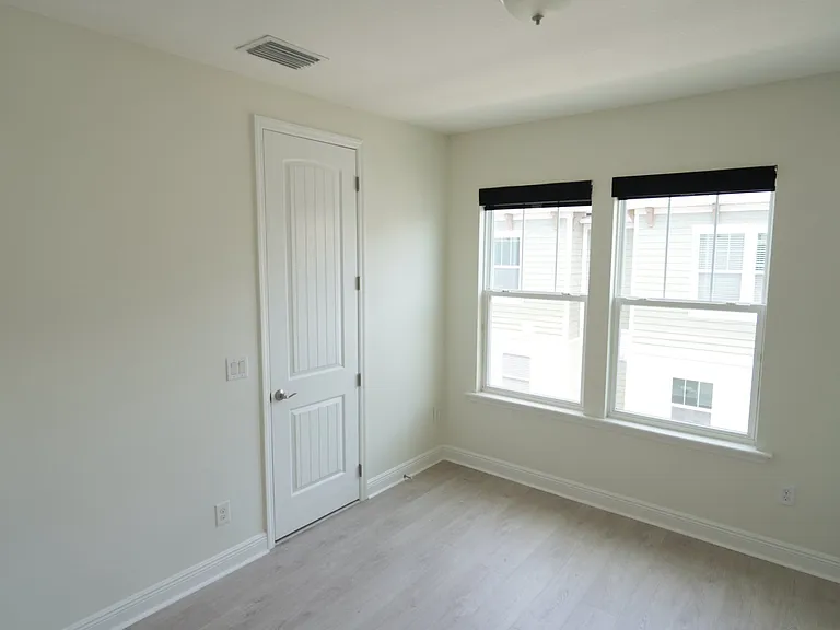 3227 W Horatio St — Photo 19