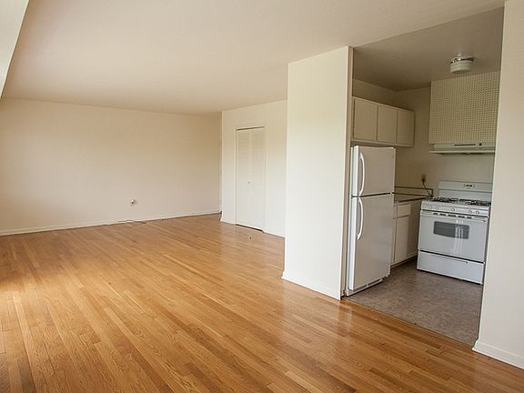 2nd image of 212 Governors Ln APT 7
