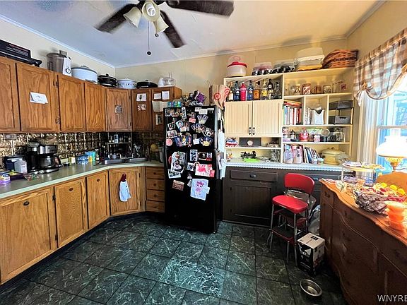 5th image of 50 Heward Ave