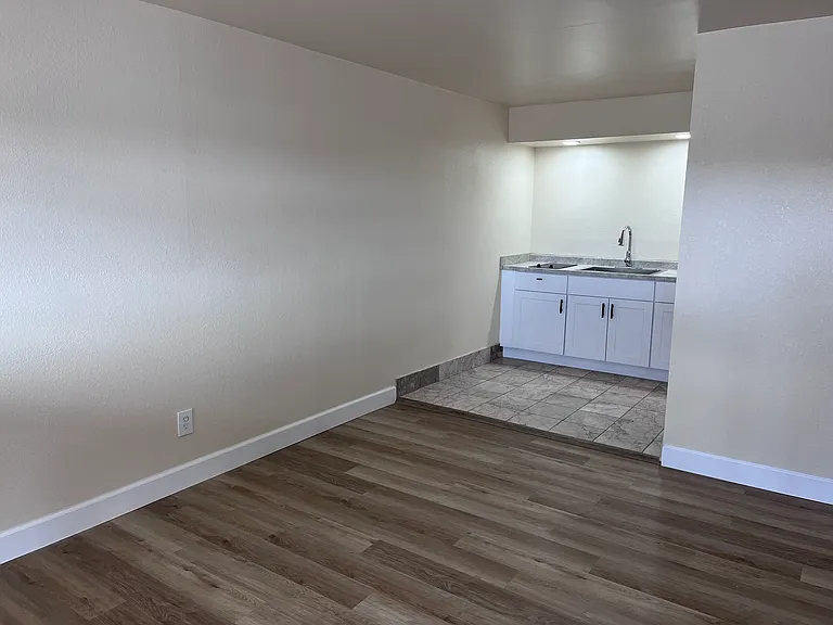 Farmington Flats — Photo 29