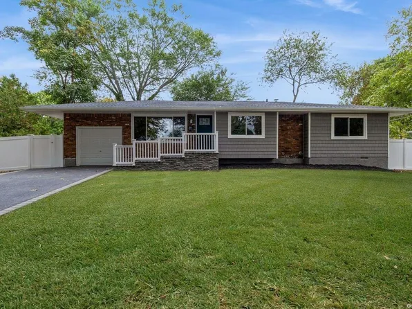 4 Candy Lane, Huntington Station, NY 11746
