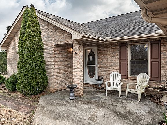 3rd image of 830 River Cliff Dr