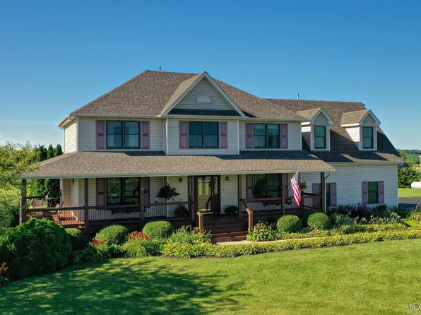 2272 N 45th Rd, Leland, IL 60531