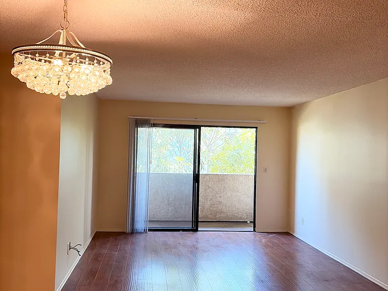 7417 Haskell Ave #7 — Photo 10