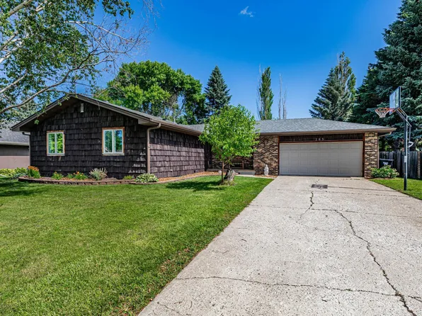 265 Prairiewood Dr S, Fargo, ND 58103