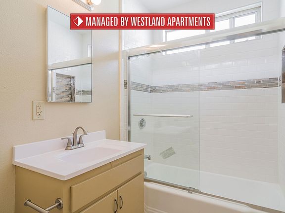 4th image of 820 W Beach Ave #6
