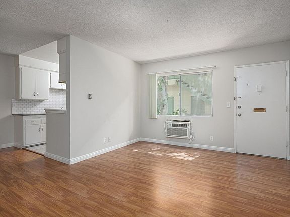 5th image of 12125 Weddington St #2