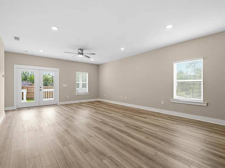 201 Lyla Ln — Photo 6