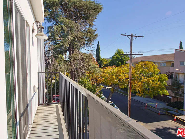 10801 Kling St — Photo 42