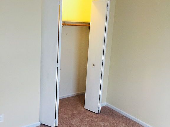 5th image of 733 Acorn Ct APT C2