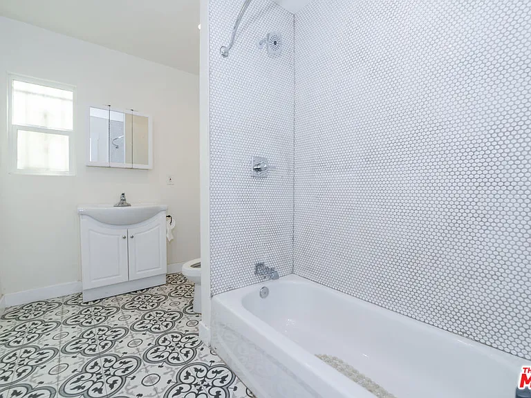 520 W 82nd St #524-1/4 — Photo 12