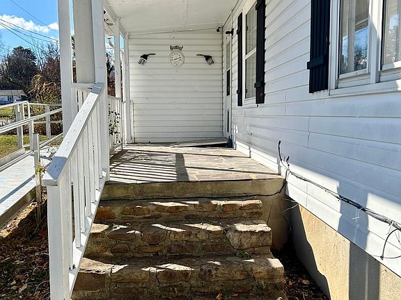 5th image of 2131 Windsor Ave