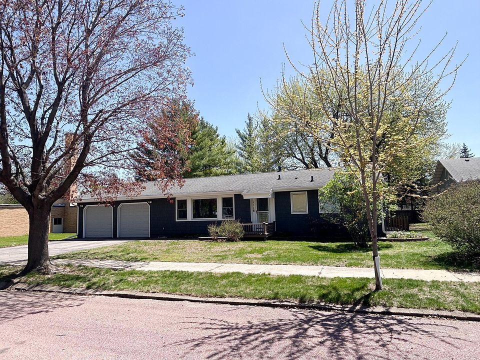 1st image of 912 4th Ave