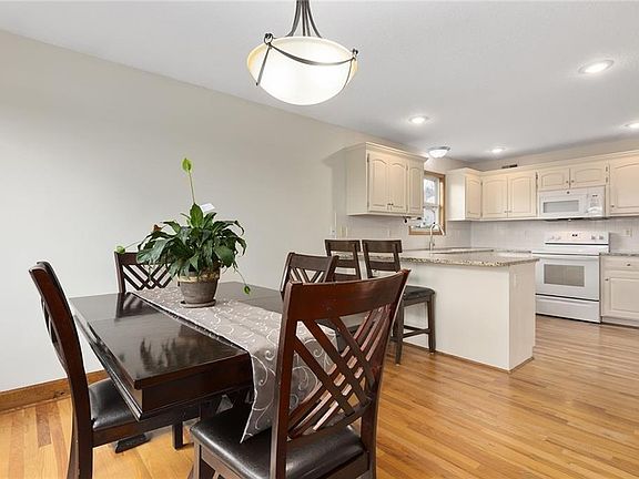 5th image of 805 Foxtail Dr