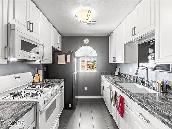3rd image of 6832 Elm Creek Dr