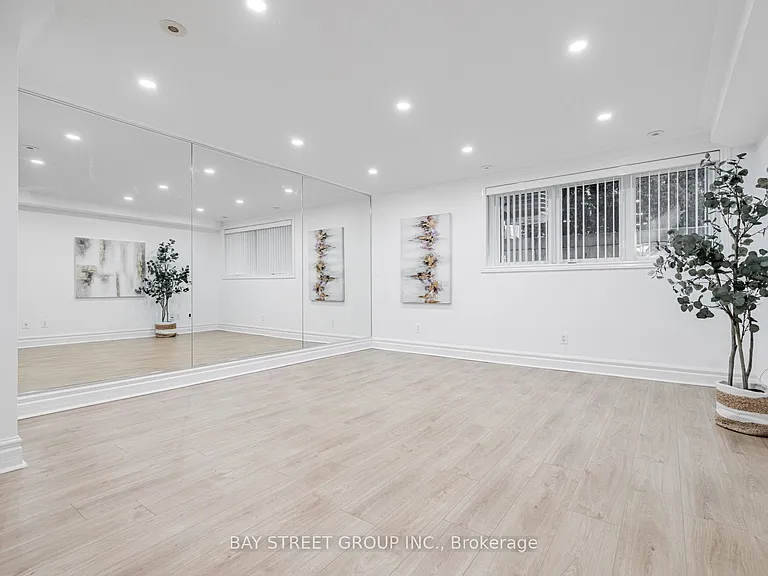 35 William Poole Way — Photo 20