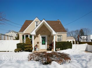720 Pine St, Franklin Square, NY 11010