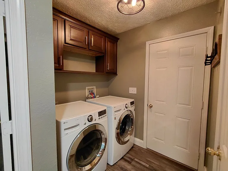 1801 Sandstone St — Photo 9
