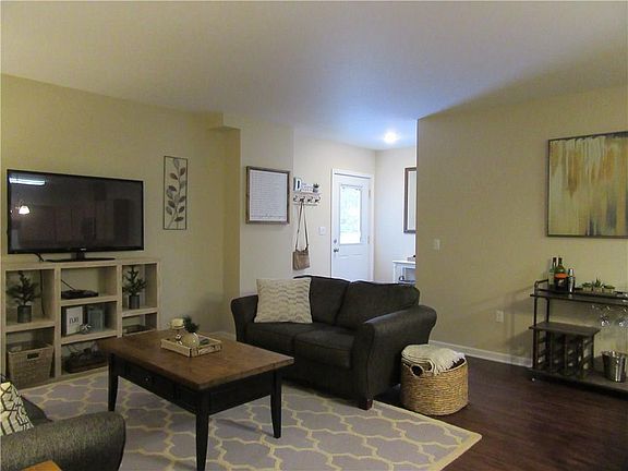 3rd image of 84 High St Ste 4