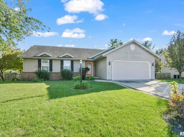 118 Foxx Manor Dr, Chatham, IL 62629