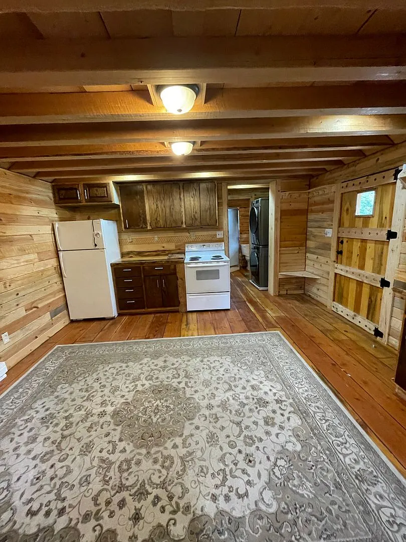 1 Bed 1 Bath in Hamilton — Photo 4