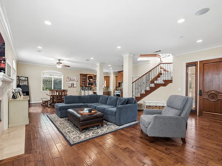 1718 Harriman Ln #B — Photo 6