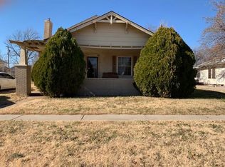 420 S 11th St, Clinton, OK 73601