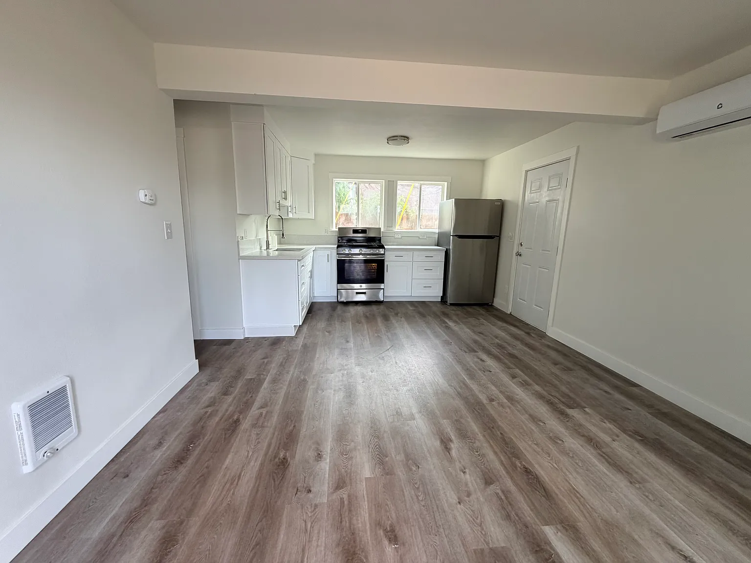 1 bed, 900 sqft, $1,300 — Photo 3
