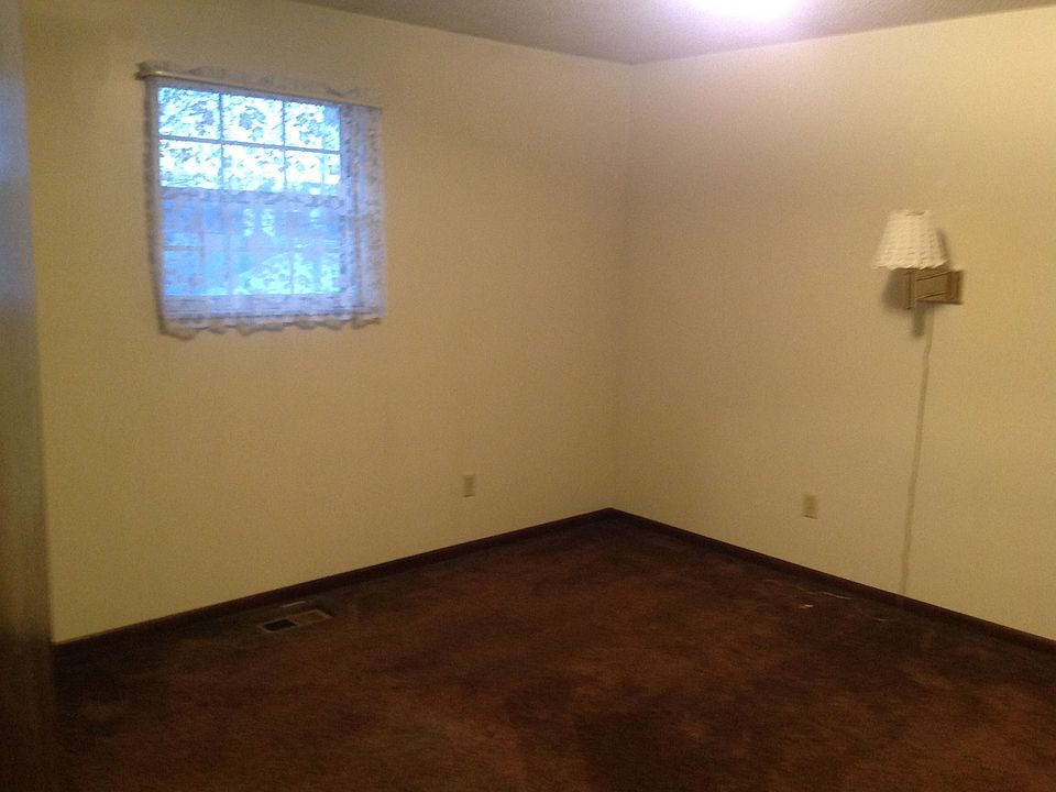 2nd image of 651 6th St #C
