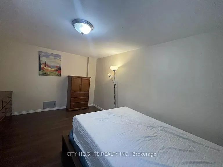 176 Fennell Ave E — Photo 8