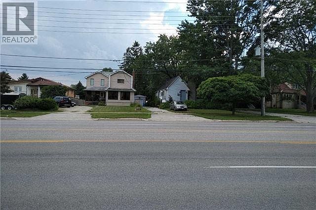 2nd image of 1438 Cawthra Rd