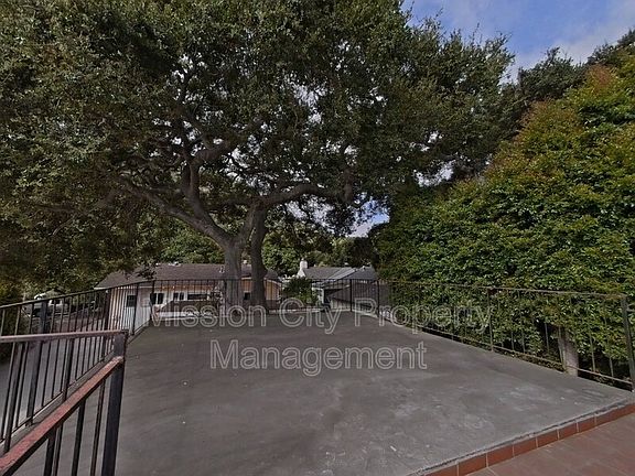 2nd image of 916 San Andres St Unit B