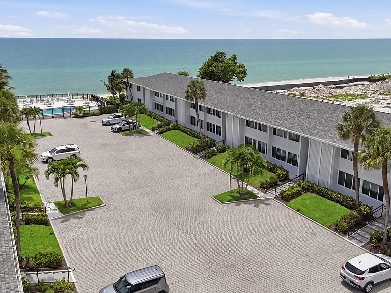 1065 Gulf Shore Blvd N #1 — Photo 12