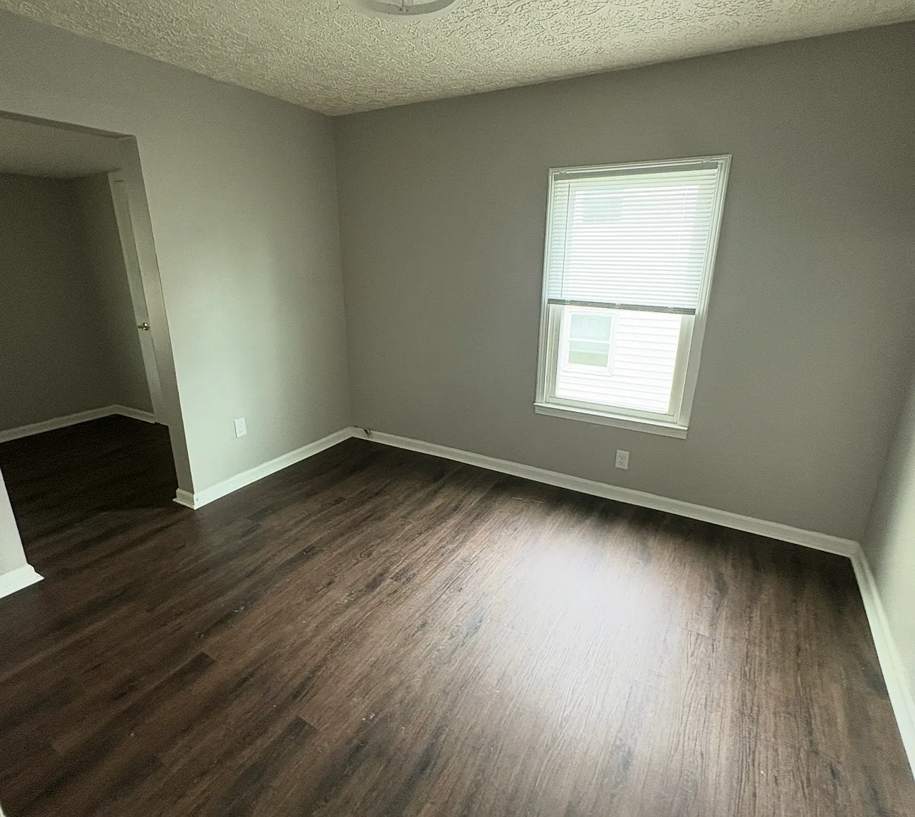 4 bed, 1200 sqft, $1,600 — Photo 2