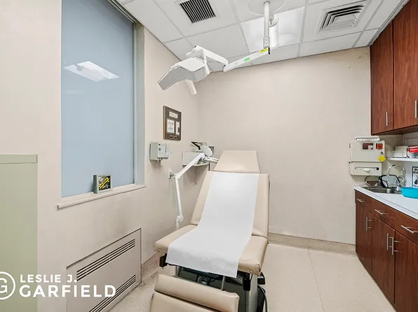 850 Park Avenue image 9 of 9