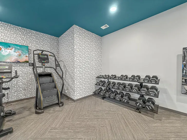 865 NW Sproul Dr — Photo 47