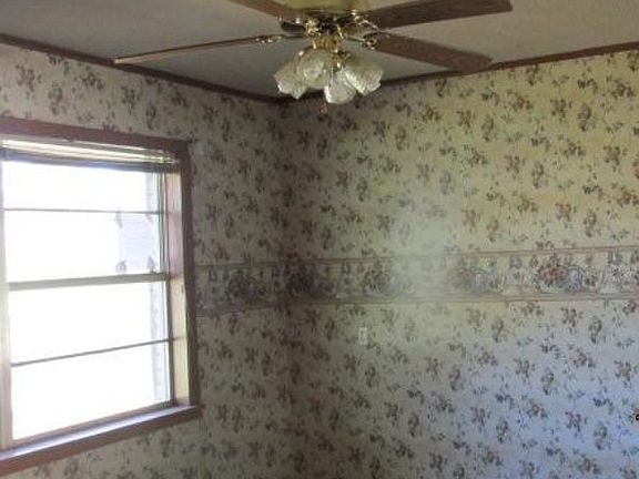 4th image of 204 Pine St