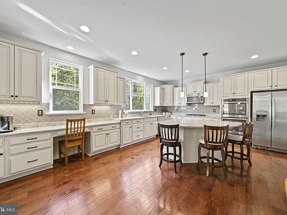 2nd image of 15 Decoy Ln
