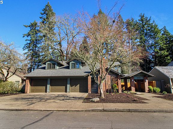3rd image of 534 NE Geraldine Dr