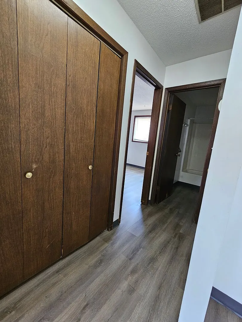 Evergreen Apartments — Photo 4